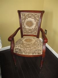 4 CHAIRS WITH A GAME TABLE