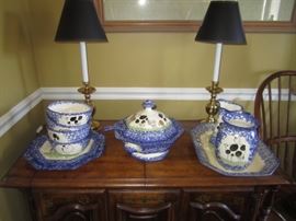 STONEWARE WITH FARM ANIMAL PATTERN