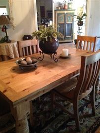 Fabulous "farmhouse fresh" table & 4 chairs 