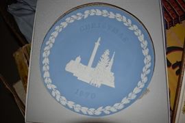 Vintage American made Chinese Checkers ( in mint condition playing metal top )