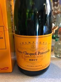 Veuve Clicquot Ponsardin Brut Reims -France  Champagne w/box