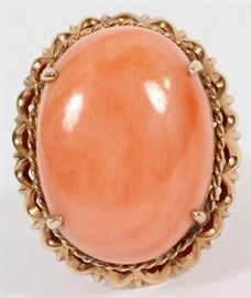 CORAL AND 18KT GOLD RING