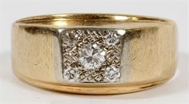 GENTLEMAN'S 14KT GOLD AND DIAMOND RING