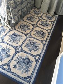 78. Blue & White Floral Area Rug (7'9" x 10"8")