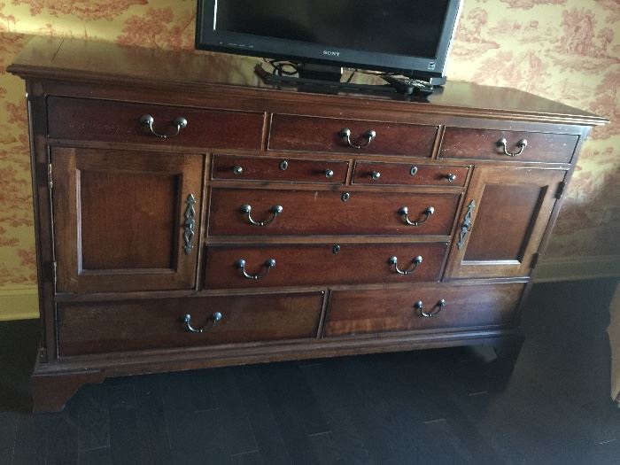 85. Stanley Furniture Chest, 9 Drawers, 2 Cabinets (70" x 20" x 40")
