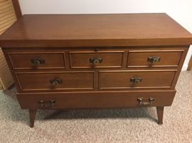 Lane cedar chest