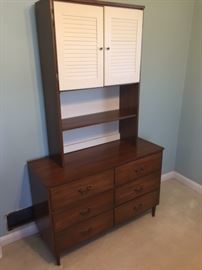 dresser with hutch