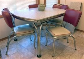 30's Dining table with 6 chairs