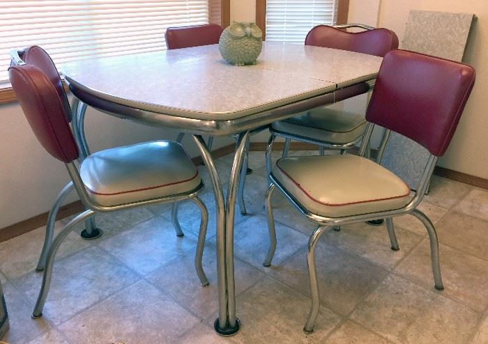 30's Dining table with 6 chairs