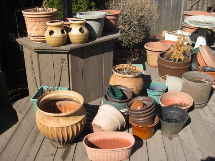 Lot's of garden pots