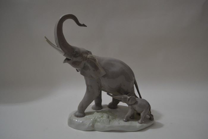 Lladro elephant and her calf