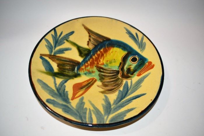 Italian or Spanish polychrome charger