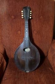 early 1920's Gibson A-Jr mandolin, with the original case