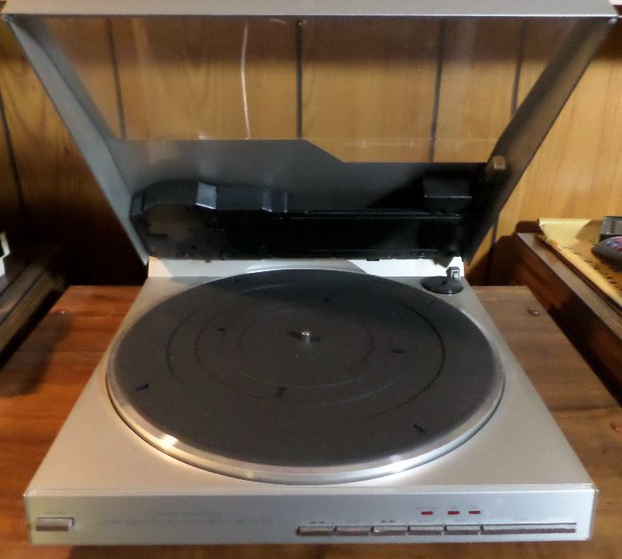 Realistic LAAB 1500 turntable, there are several other turntables, one new in box