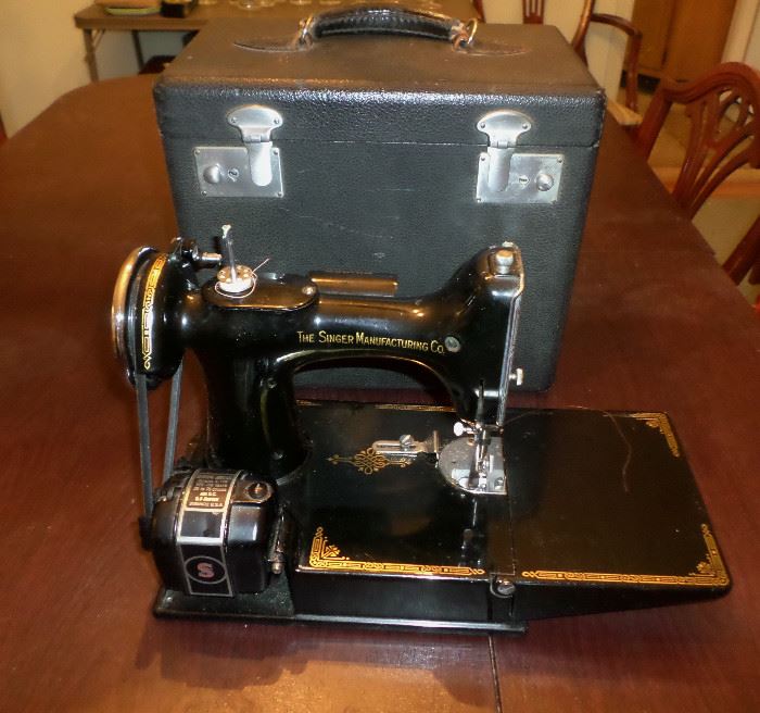 Singer Featherlight Sewing Machine, catalog 3-110