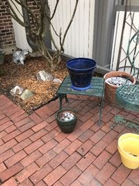 Metal Outdoor side table and Plantar Pots