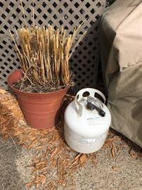 Plantar Pots, Gas Grill 