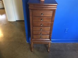 Jewelry chest