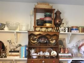 Kitchen & decorating items 