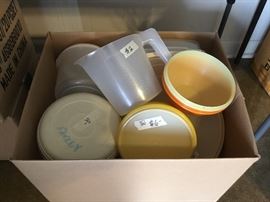 Tupperware and Rubbermaid items