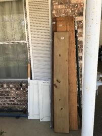 Miscellaneous wooden pieces