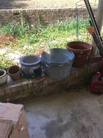 More flower pots and 3 metal tubs in various sizes