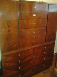 This chest of Drawers is amazing!