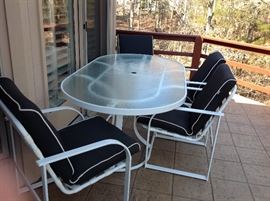 Oval Patio Table w/ 4 Chairs