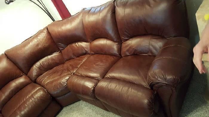 A very comfy leather sectional sofa. In great condition!