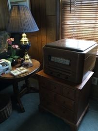 Vintage Hoffman Tube Phonograph / Radio (Not Working / Parts Only) 