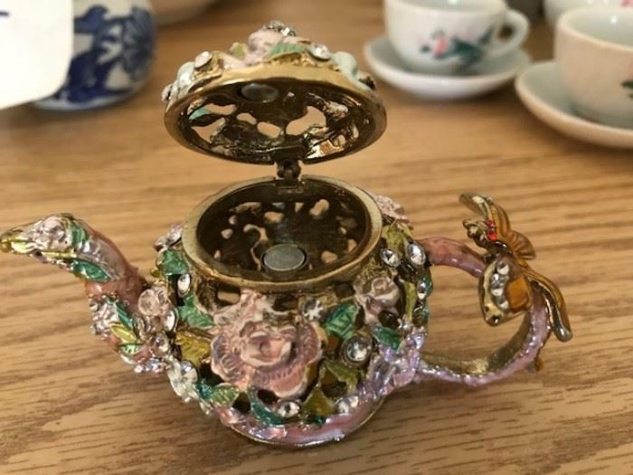 Ornamental Tea Pot - to hold small stuff
