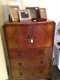 Chest of drawers with upper storage