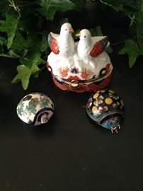 Hinged box with birds;  small turtle and beetle