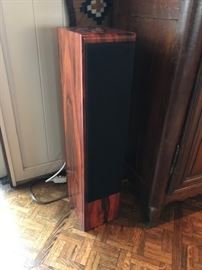 Pair of Vienna Acoustics speakers. Bach model. 6 ohms
