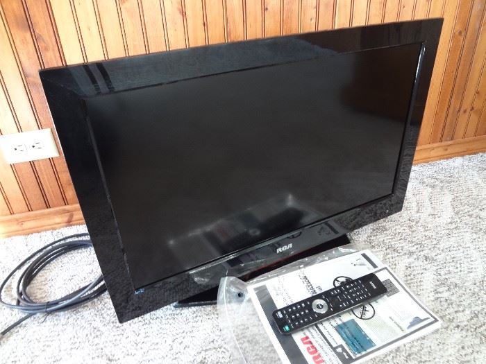 RCA 32" TV with built in DVD Player