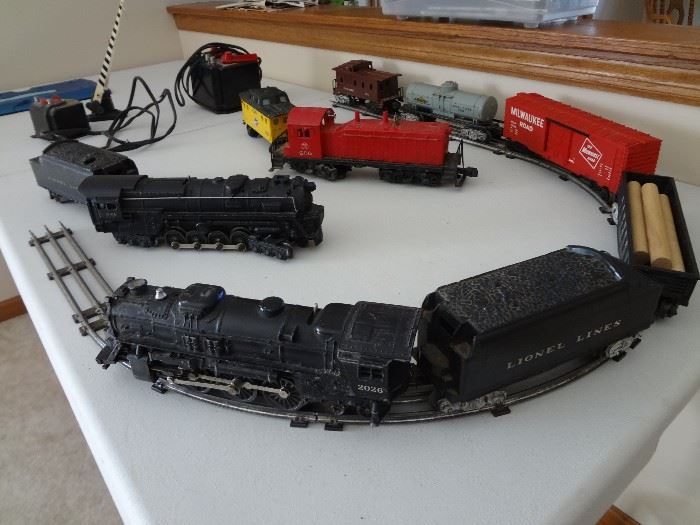 Lionel Train Set, transformers, track