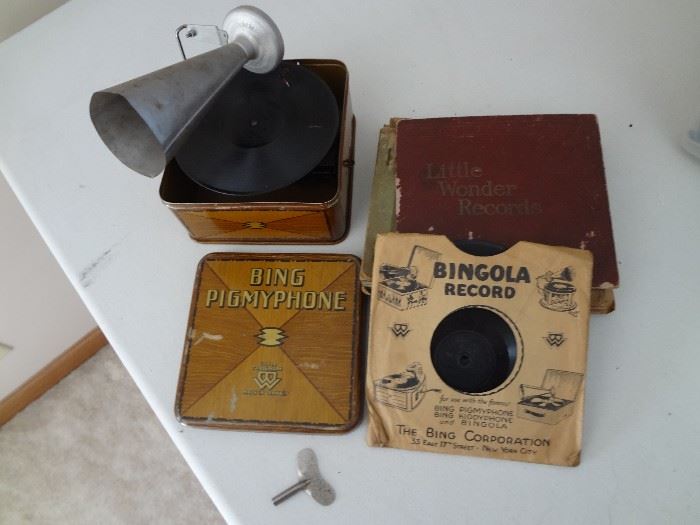 Rare! Bing Pigmyphone with records & needles.