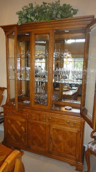 American of Martinsville Lighted china cabinet – matching