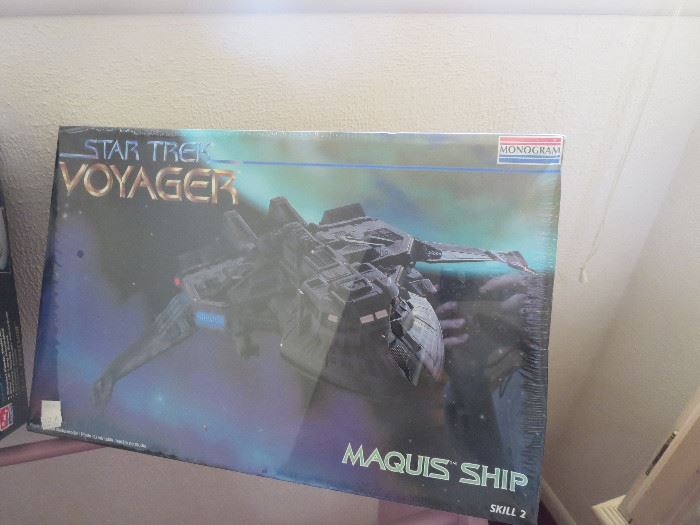 Star Trek Voyager Maquis Ship by AMT Model, New in Package 