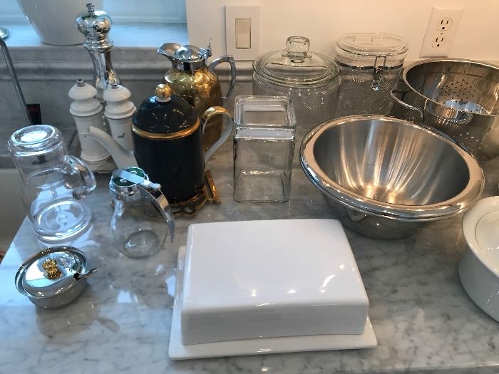 Great kitchen items in like-new or unused condition.