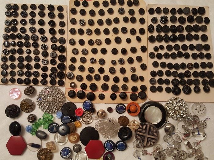 LOTS OF VINTAGE & ANTIQUE BUTTONS