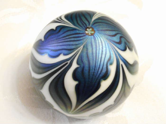 VINTAGE GLASS PAPERWEIGHT
