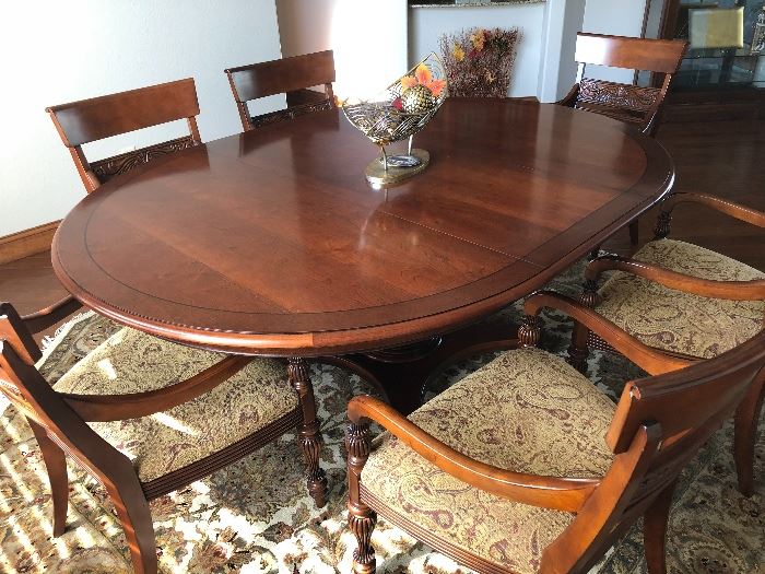 Like new Ethan Allen dining room set with 6 chairs