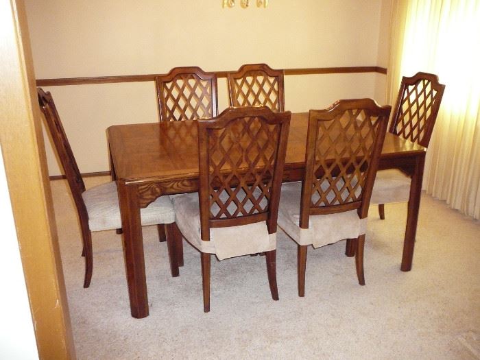 Fruitwood Dining room table with 2 leaves - all pads - 6 chairs