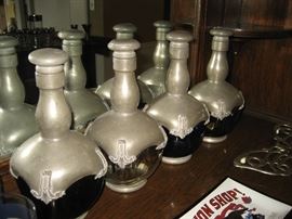 Liquor bottle set