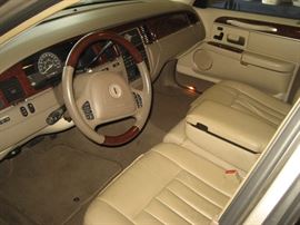 2003 Lincoln Towncar Signature (74,682 miles)