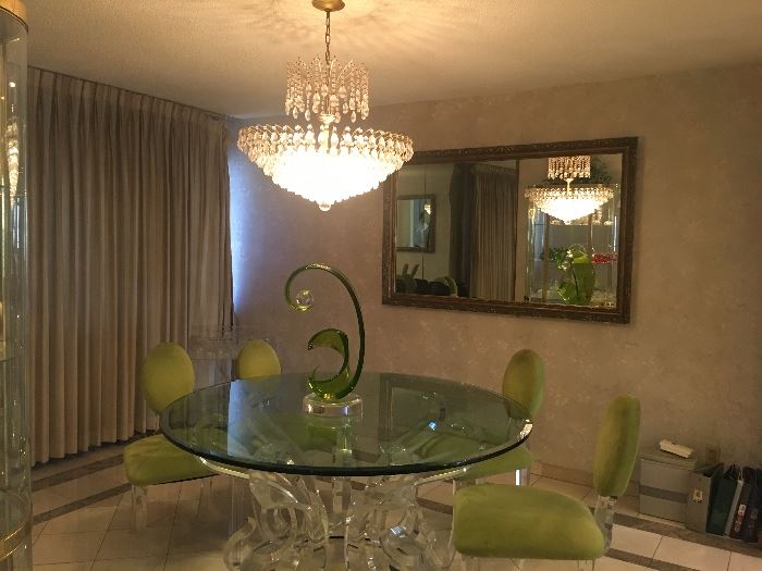 ITALY 2000 GLASS LUCITE TABLE & CHAIRS WITH SHLOMI HAZIZA SCULPTURE