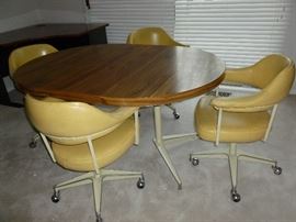 Cute vintage kitchen table & chairs