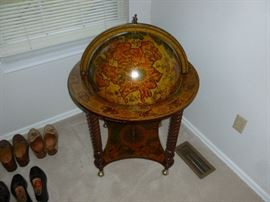 Large Globe Bar