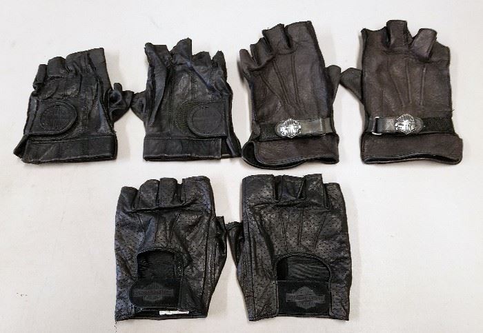 3 Pairs Harley Davidson Fingerless Gloves. Lightly broken in, but in very good condition. Two pairs are extra large, one pair is large (see photos)